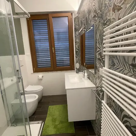 Mentana House Апартаменти